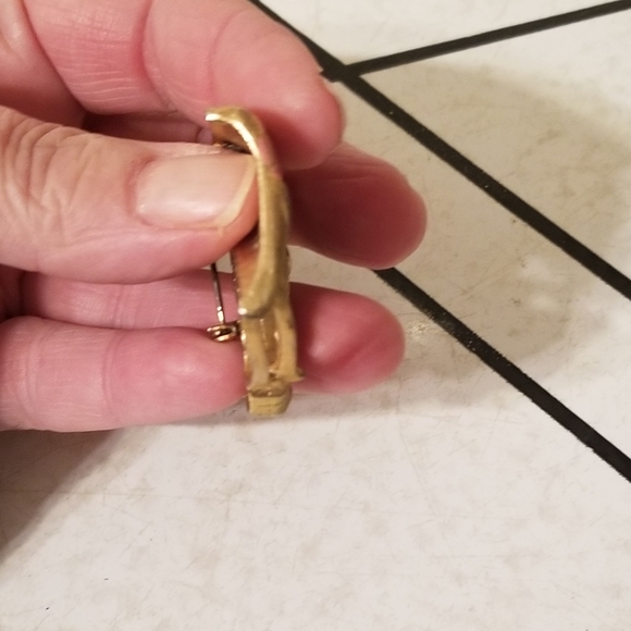 Retro gold tone horse brooch - Picture 7 of 11